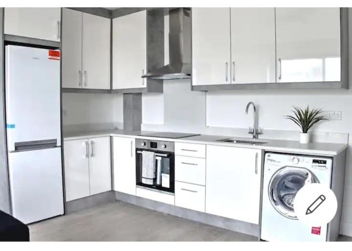 Lovely 2-Bedrooms With Free Parking Canvey Island 외부 사진